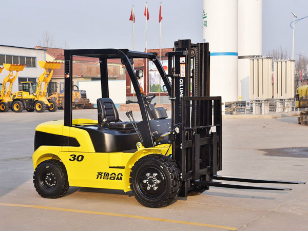 內(nèi)燃叉車在日常使用中應(yīng)該怎么保養(yǎng)？